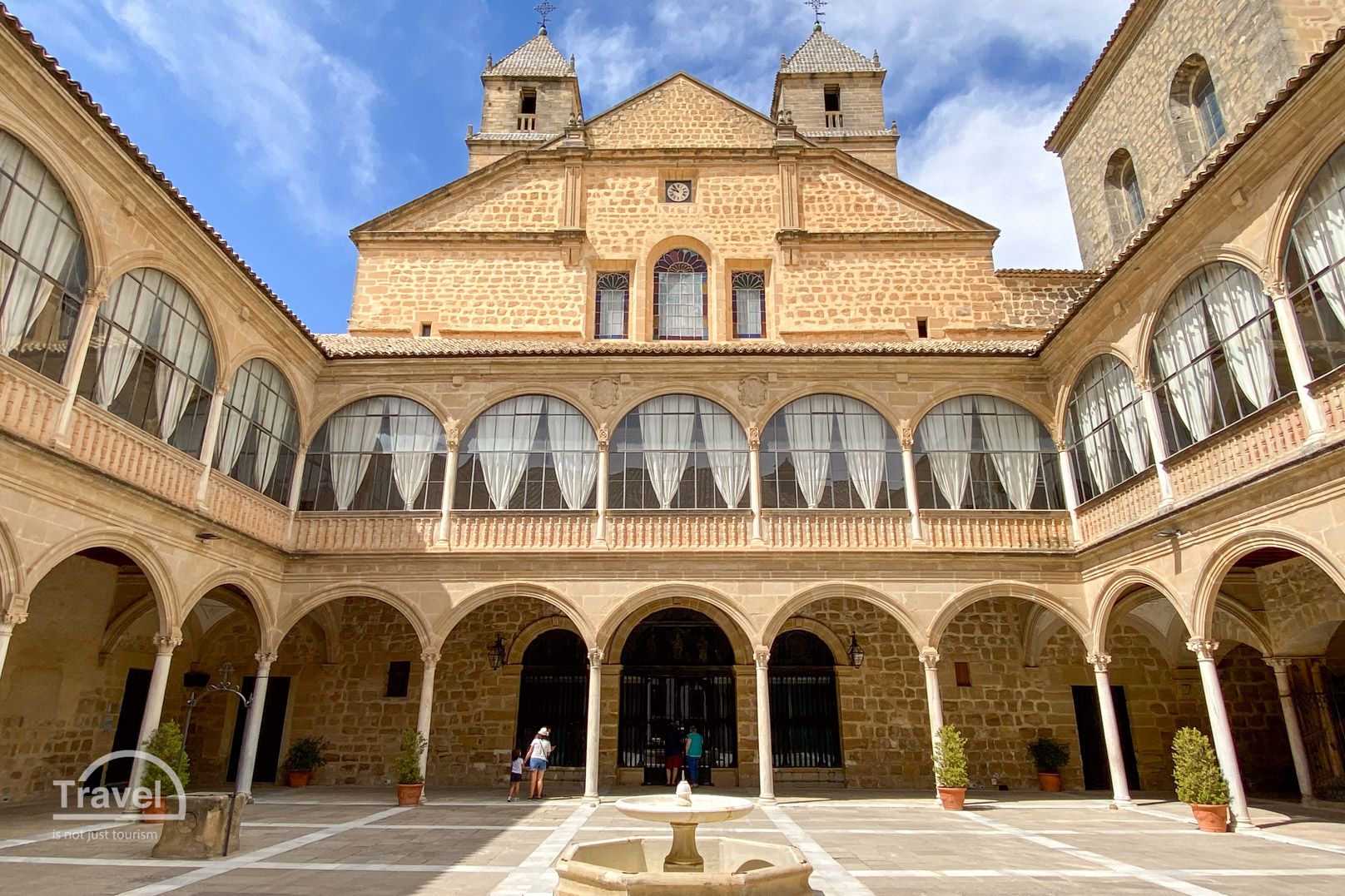 Antiguo Hospital de Santiago