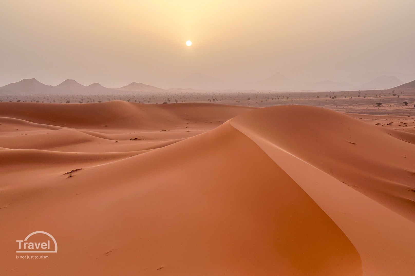 Merzouga · Ruta 4x4 por el desierto · Pueblo nómada · M´Fis · Mina de baritina · Taouz · Pista Rally Dakar · Ouzina (70 km)