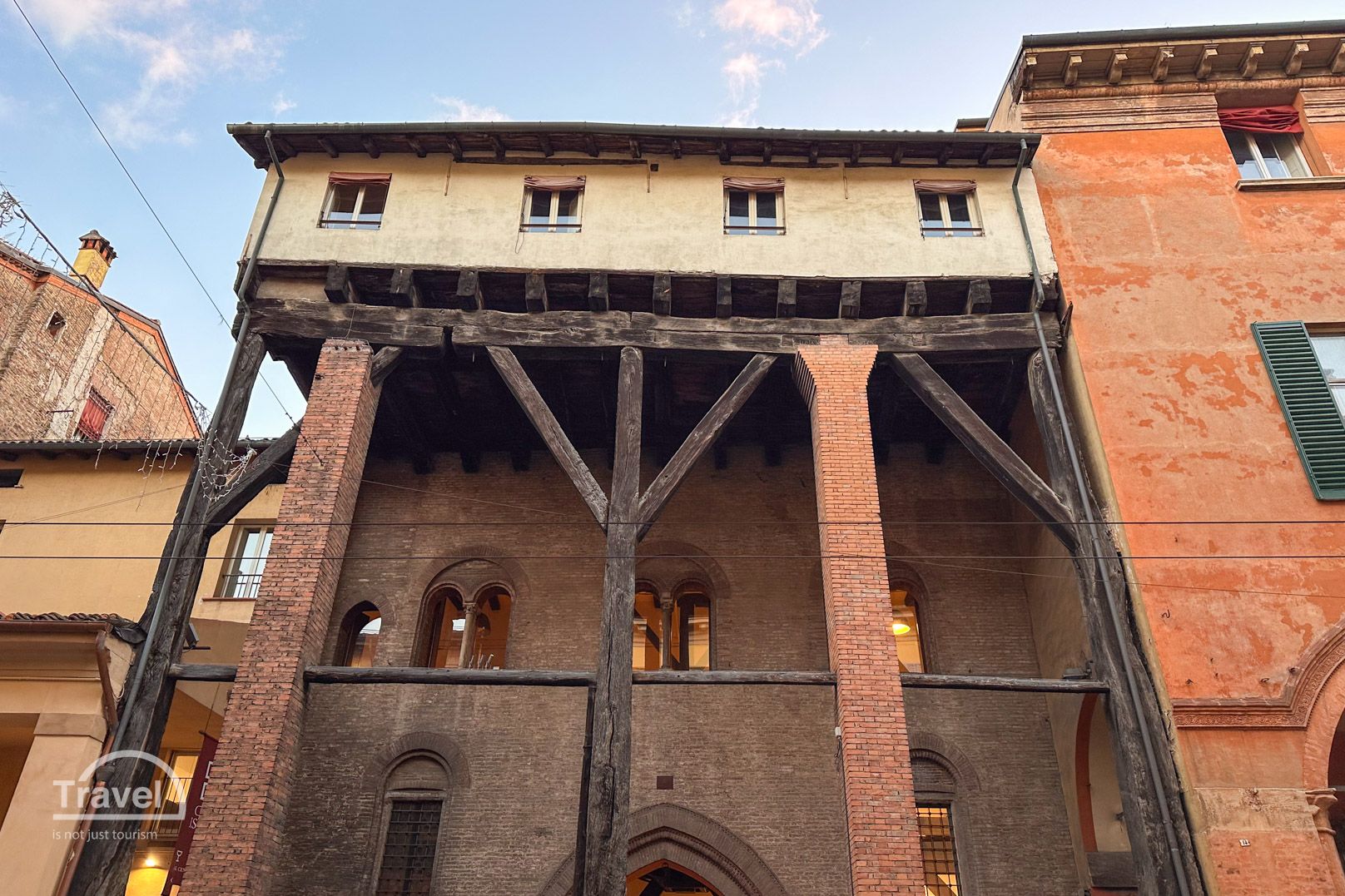 Casa Isolani
